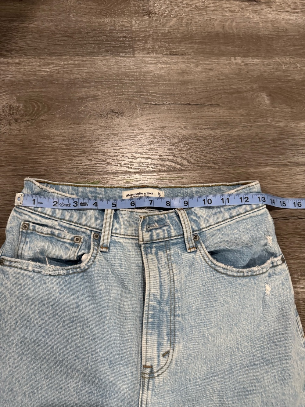 Abercrombie 90s Relaxed High Rise Light Wash Jeans 26R - Picture 8 of 15